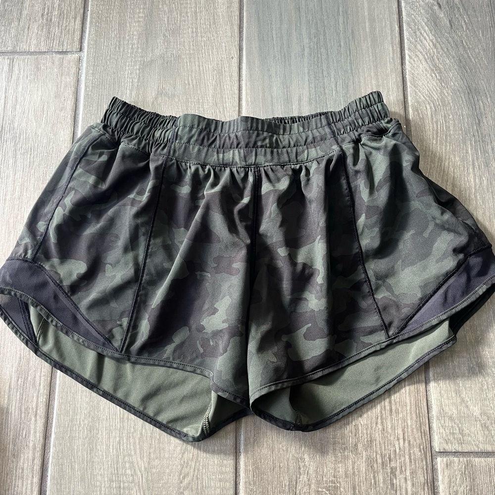 Lululemon Hotty Hot 4” Shorts